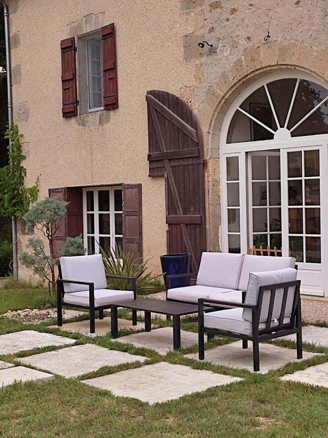 Le Logis Du Pradet Bed & Breakfast Moncrabeau Exterior photo